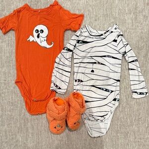 NWOT Posh Peanut Halloween body suit set w/ matching booties!